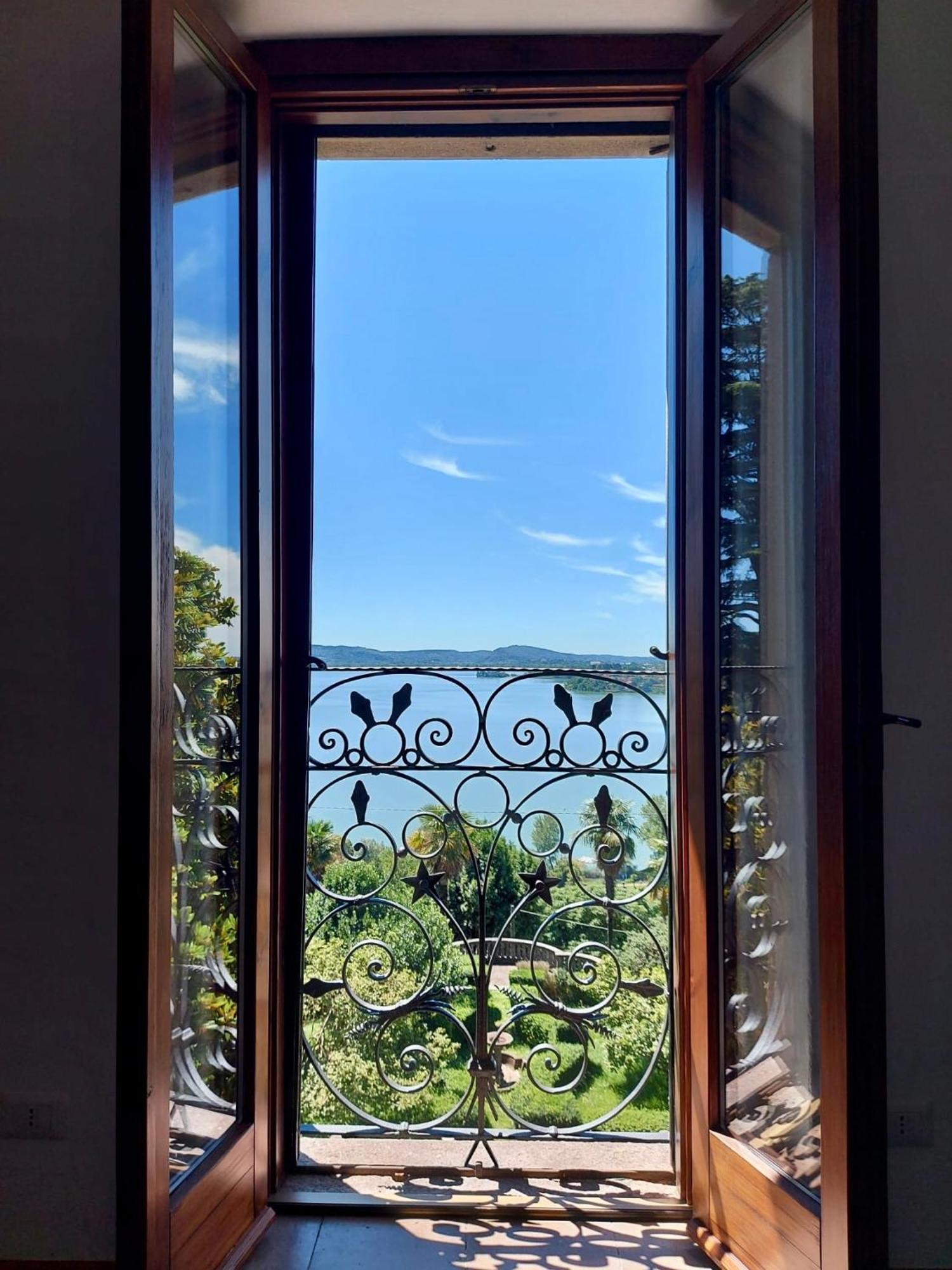 Terrazza Mirabella Apartment Gavirate Ngoại thất bức ảnh